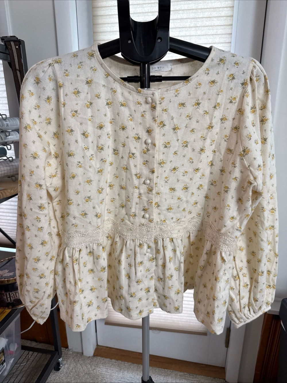 Light Cream Floral Peplum Blouse with Button Front P2P 22” Do Well lace waist
